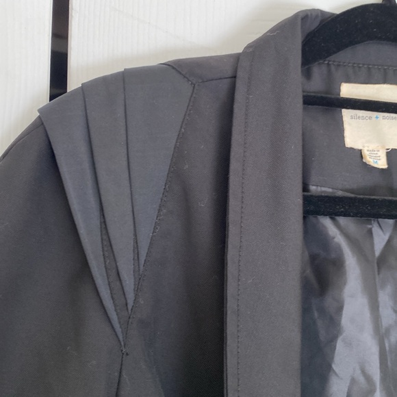 Women’s Silence and Noise Urban Outfitters Crop Blazer Size M - Picture 5 of 9